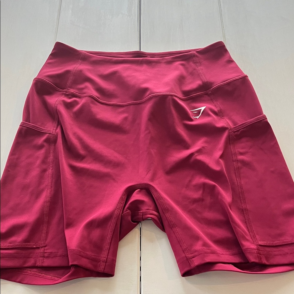 Gymshark/Maroon shorts w pockets/M/logo intact